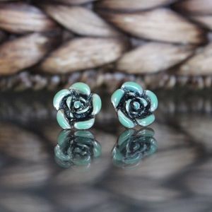 Urban Outfitters - Flower Earrings